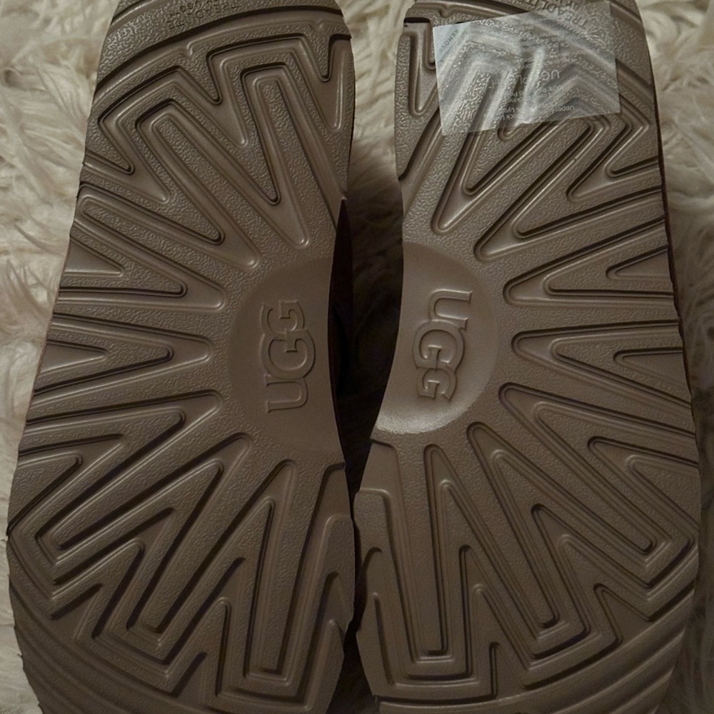 Cozy Shearling-Lined Brown Boots Uggs SZ 7 - Picture 3 of 8
